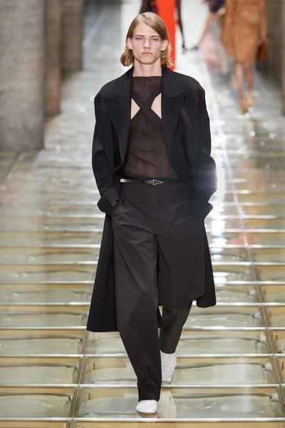 Look 25